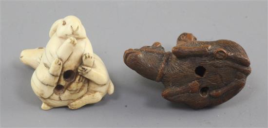 Two Japanese netsuke, 19th century, 3.9cm